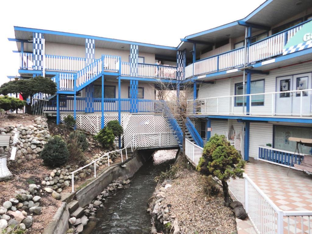 Blue Stream Motel Vernon Exterior foto